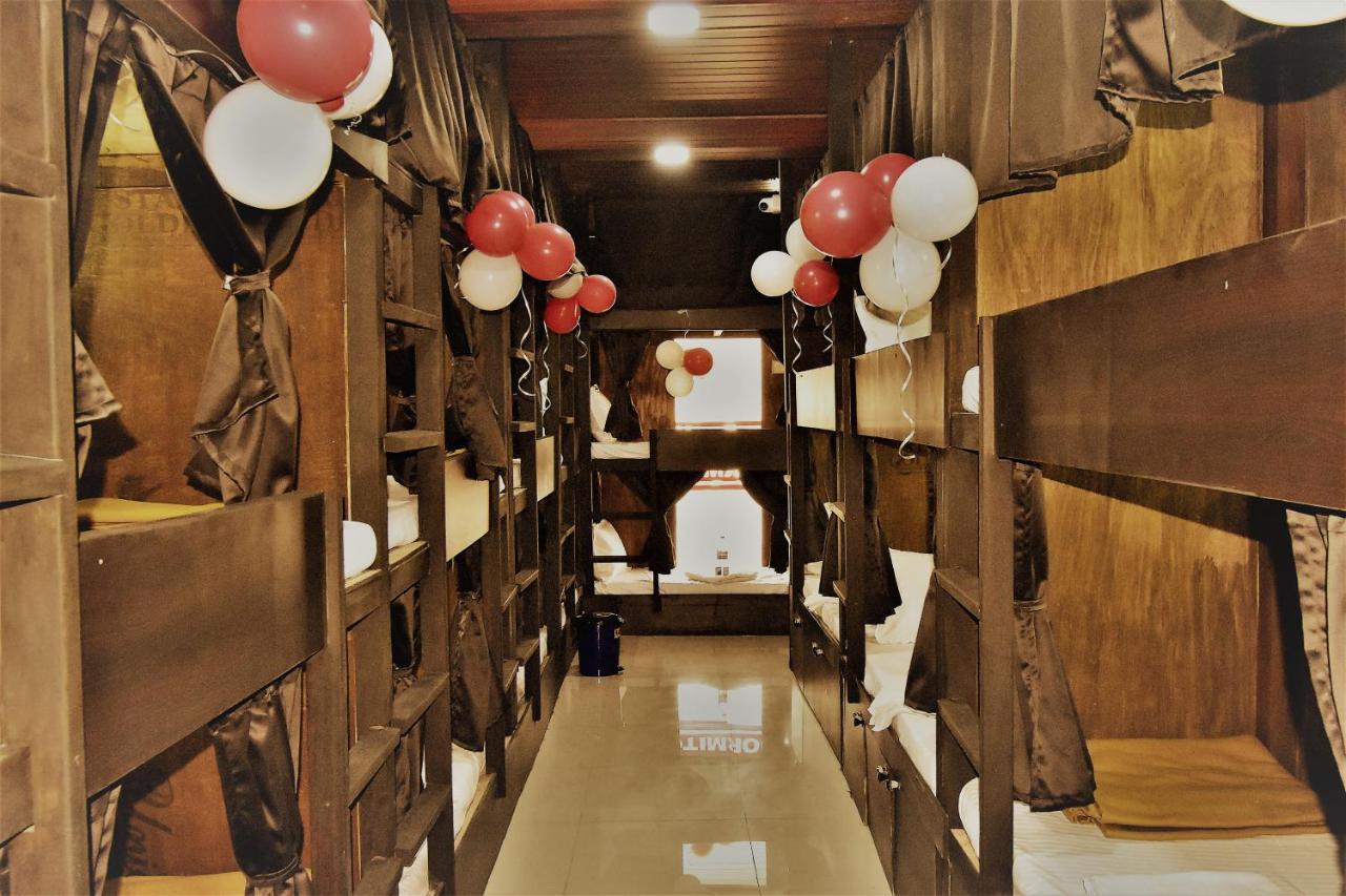 Asra Dormitory For Male And Female Mumbai Exterior photo