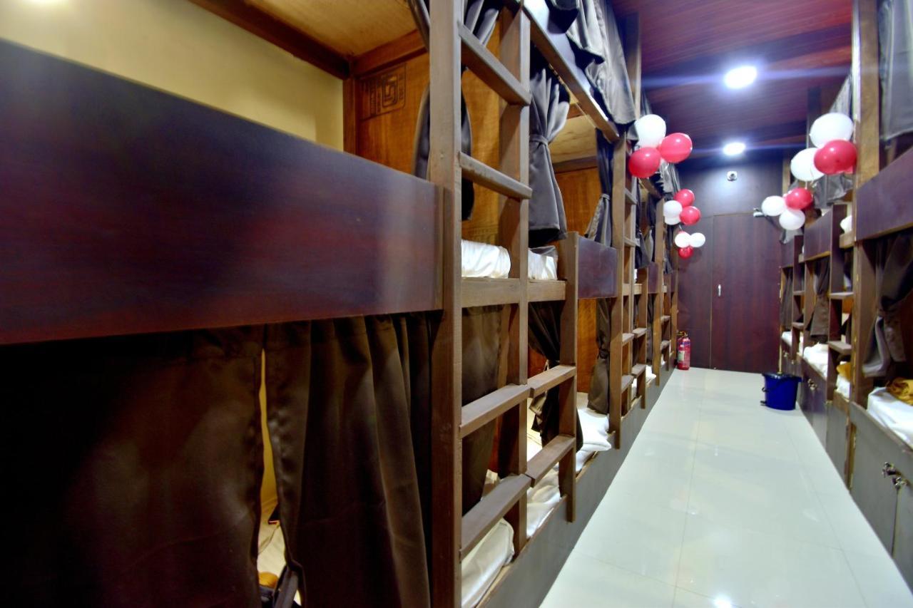 Asra Dormitory For Male And Female Mumbai Exterior photo